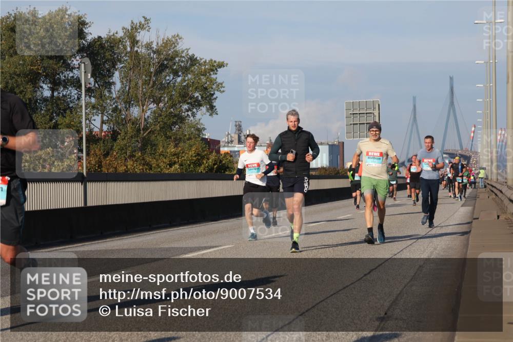 03.10.2025 - Köhlbrandbrückenlauf Luisa Fischer http://msf.ph/oto/9007534 03.10.2025 10:49:18 Position 3  meine-sportfotos.de
