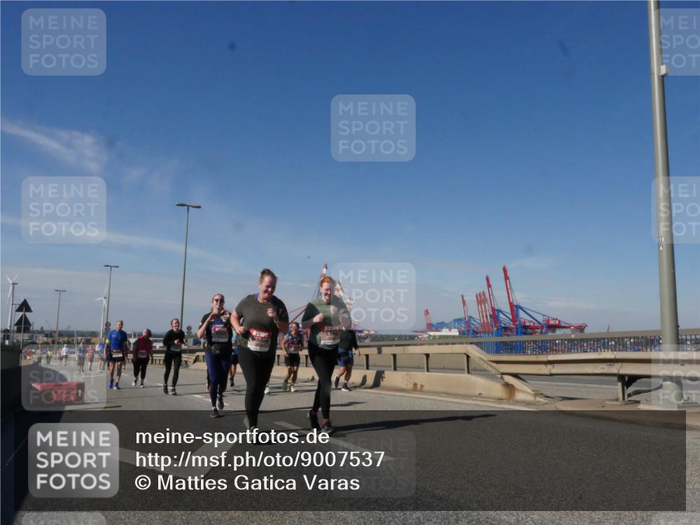 03.10.2025 - Köhlbrandbrückenlauf Matties Gatica Varas http://msf.ph/oto/9007537 03.10.2025 13:03:07 Position 2  meine-sportfotos.de