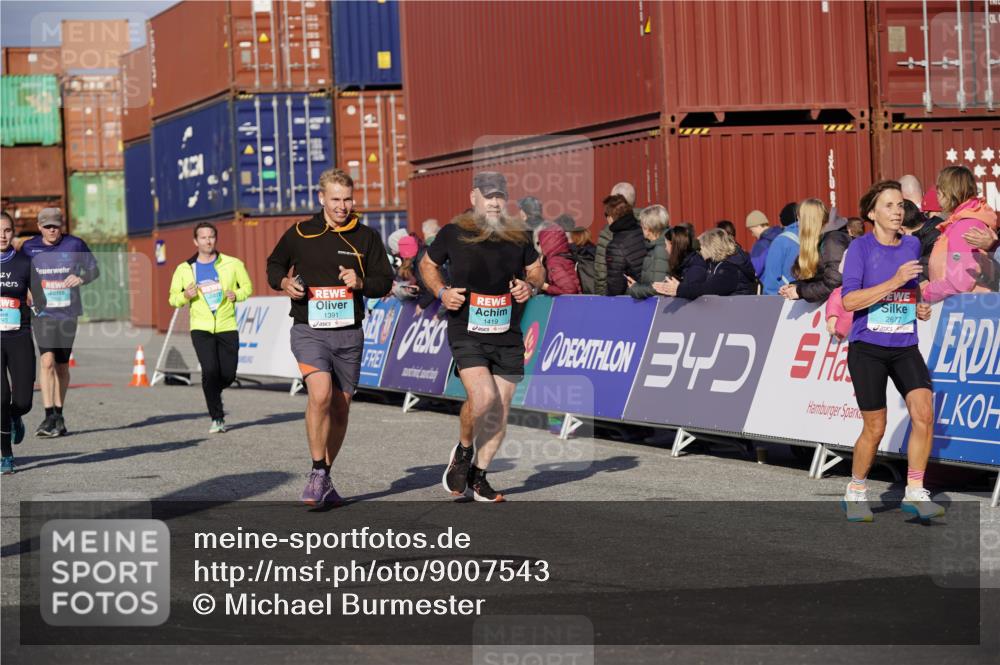03.10.2025 - Köhlbrandbrückenlauf Michael Burmester http://msf.ph/oto/9007543 03.10.2025 10:09:08 Ziel 1163, 1250, 1369, 1391, 1419, 1478, 1507, 1600, 2117, 2450, 2677, 3006, 3009, 3010, 3672, 3743 meine-sportfotos.de