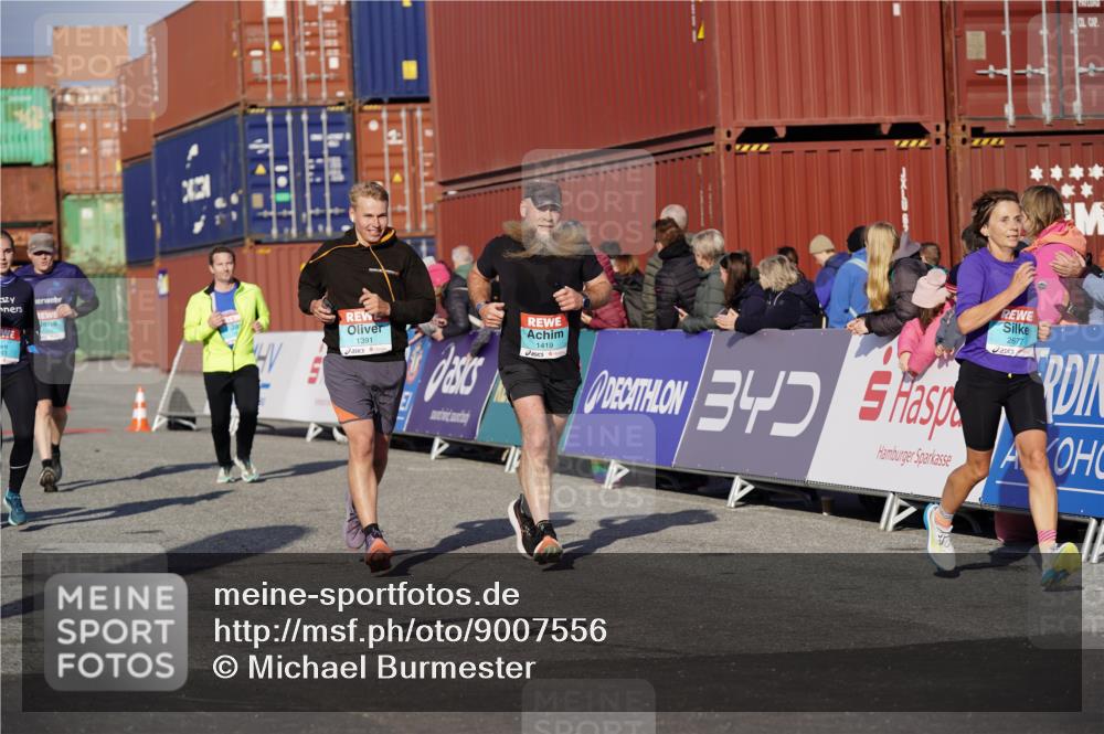 03.10.2025 - Köhlbrandbrückenlauf Michael Burmester http://msf.ph/oto/9007556 03.10.2025 10:09:08 Ziel 1163, 1250, 1369, 1391, 1419, 1478, 1507, 1600, 2117, 2450, 2677, 3006, 3009, 3010, 3672, 3743 meine-sportfotos.de