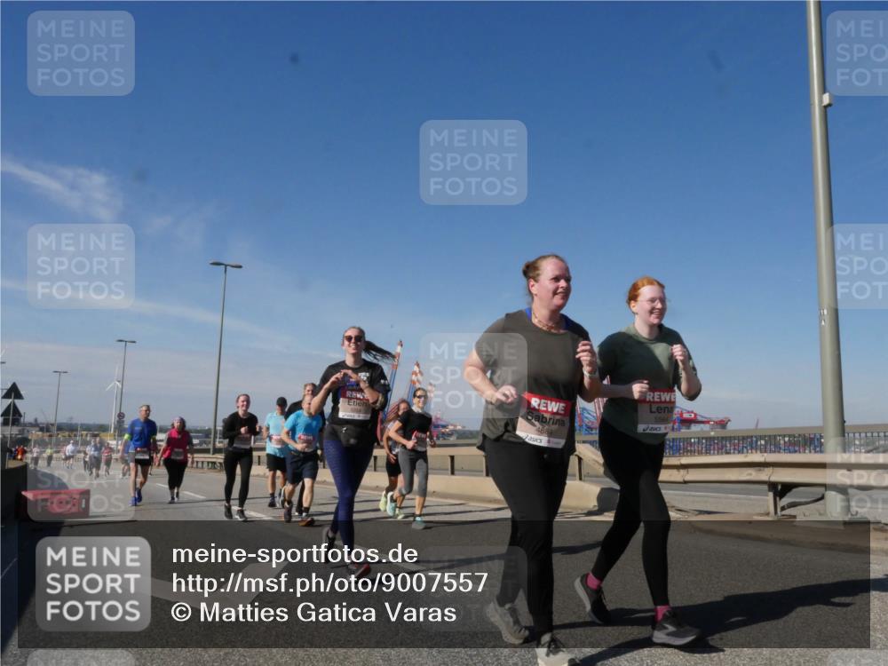 03.10.2025 - Köhlbrandbrückenlauf Matties Gatica Varas http://msf.ph/oto/9007557 03.10.2025 13:03:08 Position 2 4884, 5564, 118 meine-sportfotos.de