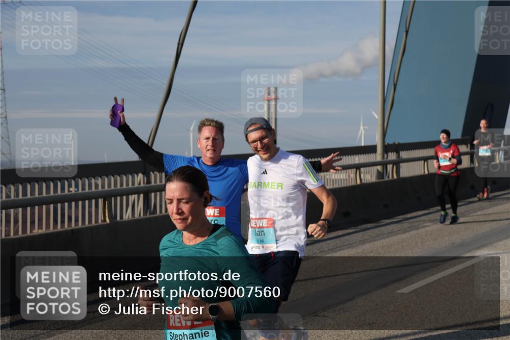 03.10.2025 - Köhlbrandbrückenlauf Julia Fischer http://msf.ph/oto/9007560 03.10.2025 10:00:22 Position 2 234 meine-sportfotos.de