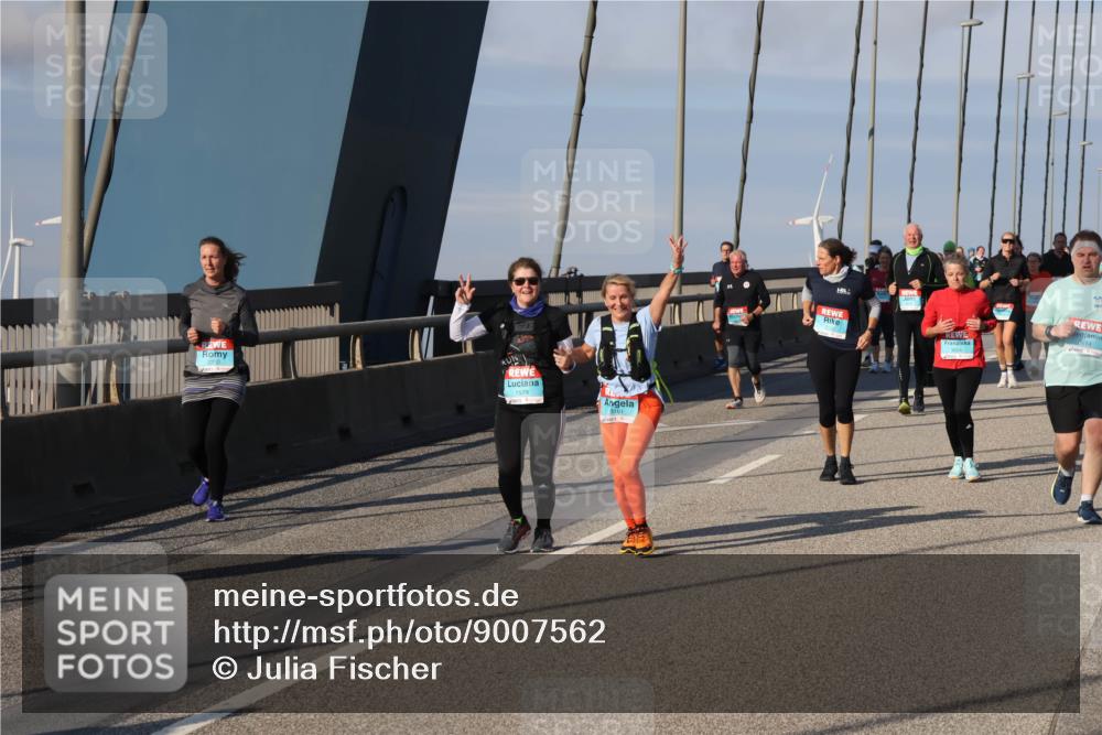 03.10.2025 - Köhlbrandbrückenlauf Julia Fischer http://msf.ph/oto/9007562 03.10.2025 10:00:25 Position 2 3161, 3614 meine-sportfotos.de