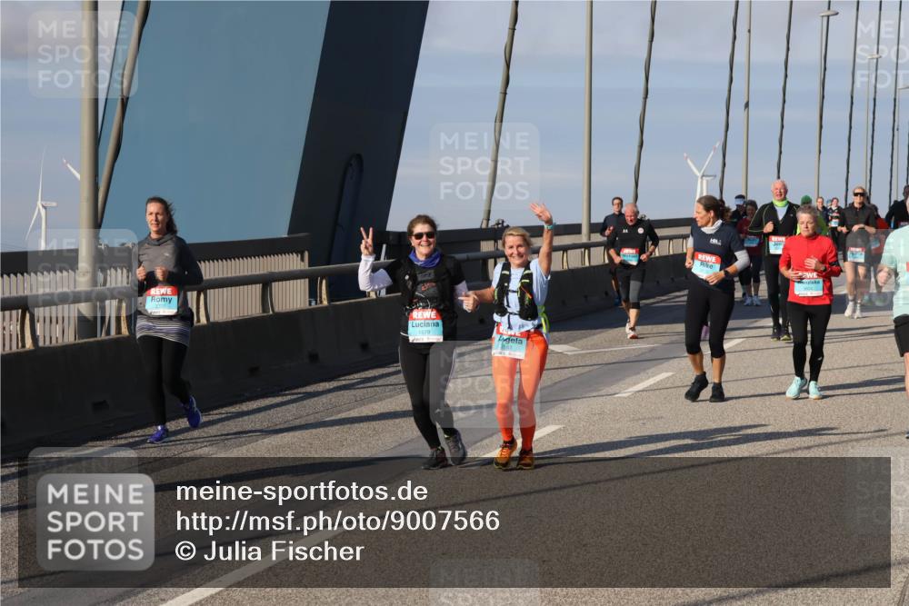 03.10.2025 - Köhlbrandbrückenlauf Julia Fischer http://msf.ph/oto/9007566 03.10.2025 10:00:25 Position 2 1579, 3161 meine-sportfotos.de