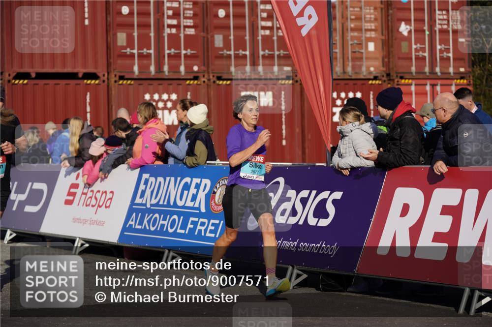 03.10.2025 - Köhlbrandbrückenlauf Michael Burmester http://msf.ph/oto/9007571 03.10.2025 10:09:09 Ziel 1163, 1250, 1369, 1391, 1419, 1478, 1507, 1600, 2117, 2450, 2677, 3006, 3010, 3672, 3743 meine-sportfotos.de