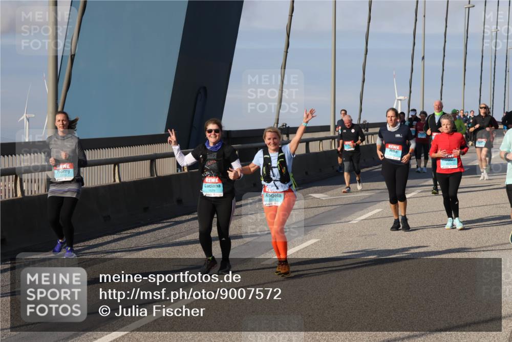 03.10.2025 - Köhlbrandbrückenlauf Julia Fischer http://msf.ph/oto/9007572 03.10.2025 10:00:26 Position 2 1579, 3161 meine-sportfotos.de
