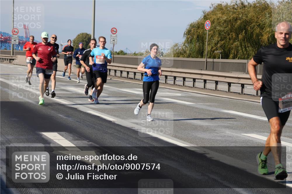 03.10.2025 - Köhlbrandbrückenlauf Julia Fischer http://msf.ph/oto/9007574 03.10.2025 12:47:43 Position 3 12, 5, 12, 5, 14, 4275 meine-sportfotos.de
