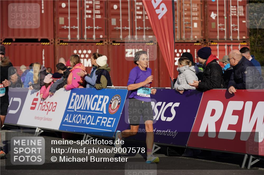 03.10.2025 - Köhlbrandbrückenlauf Michael Burmester http://msf.ph/oto/9007578 03.10.2025 10:09:09 Ziel 1163, 1250, 1369, 1391, 1419, 1478, 1507, 1600, 2117, 2450, 2677, 3006, 3010, 3672, 3743 meine-sportfotos.de