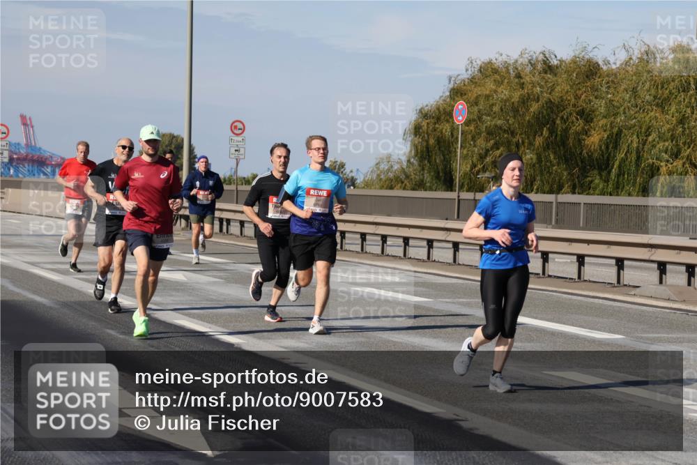03.10.2025 - Köhlbrandbrückenlauf Julia Fischer http://msf.ph/oto/9007583 03.10.2025 12:47:45 Position 3 12, 5 meine-sportfotos.de