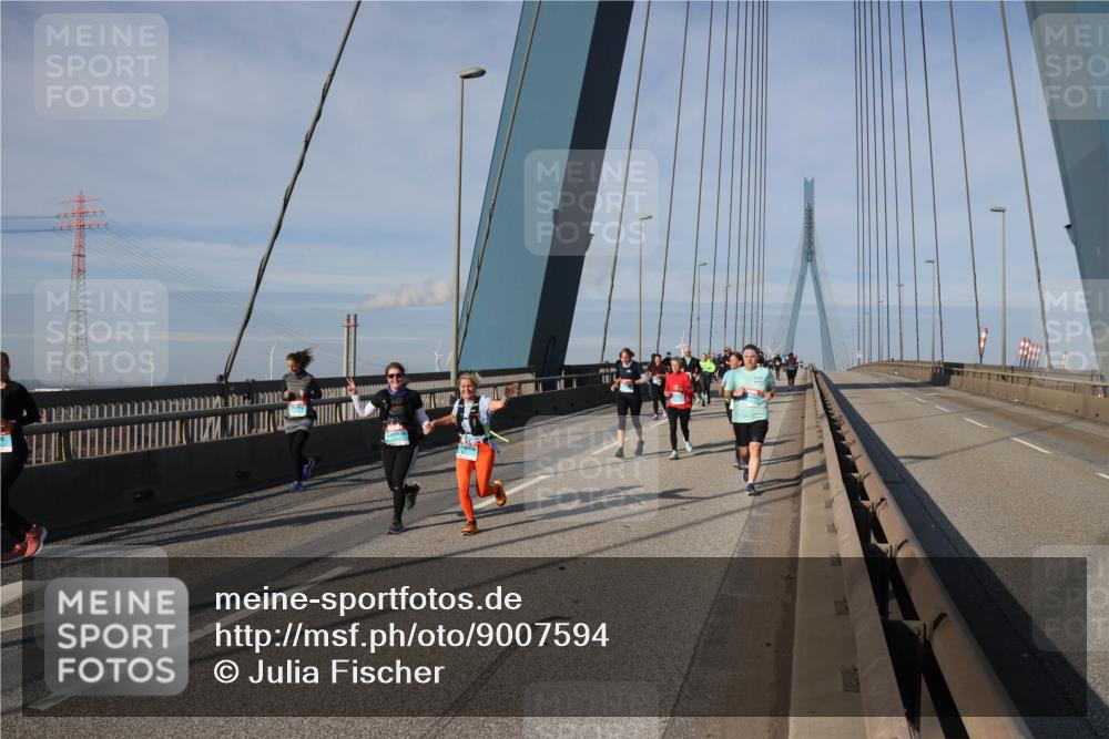03.10.2025 - Köhlbrandbrückenlauf Julia Fischer http://msf.ph/oto/9007594 03.10.2025 10:00:28 Position 2  meine-sportfotos.de