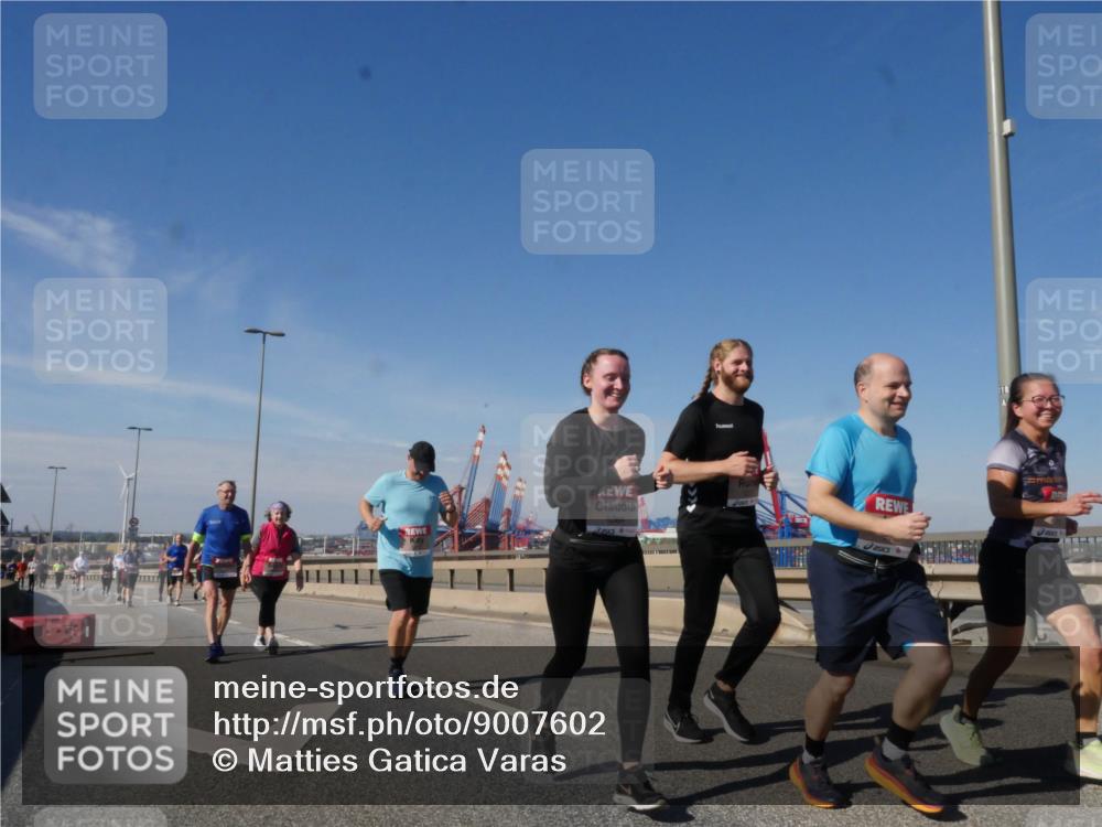 03.10.2025 - Köhlbrandbrückenlauf Matties Gatica Varas http://msf.ph/oto/9007602 03.10.2025 13:03:11 Position 2 5384 meine-sportfotos.de
