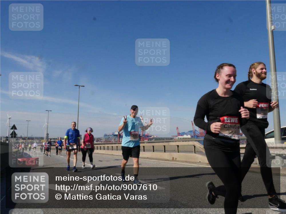 03.10.2025 - Köhlbrandbrückenlauf Matties Gatica Varas http://msf.ph/oto/9007610 03.10.2025 13:03:12 Position 2 5384 meine-sportfotos.de