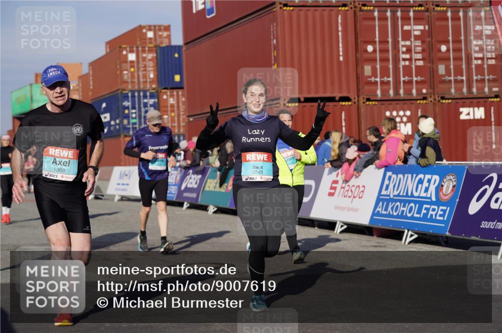 03.10.2025 - Köhlbrandbrückenlauf Michael Burmester http://msf.ph/oto/9007619 03.10.2025 10:09:11 Ziel 1163, 1250, 1369, 1391, 1419, 1478, 1507, 1600, 2450, 2677, 3006, 3010, 3743 meine-sportfotos.de