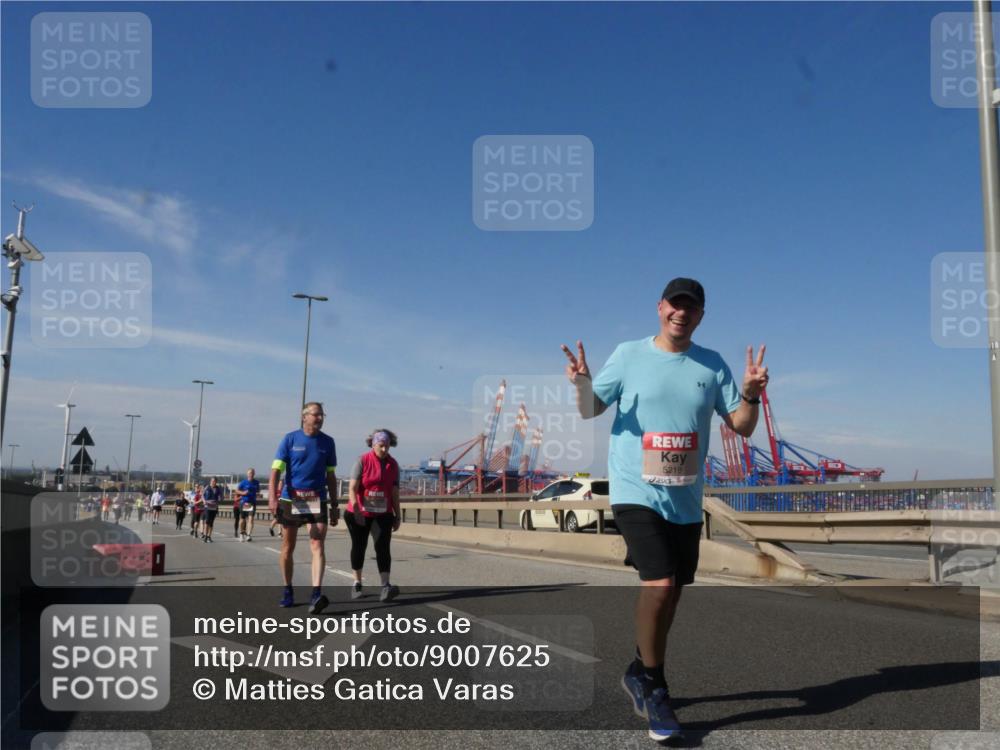 03.10.2025 - Köhlbrandbrückenlauf Matties Gatica Varas http://msf.ph/oto/9007625 03.10.2025 13:03:13 Position 2 5219, 118 meine-sportfotos.de