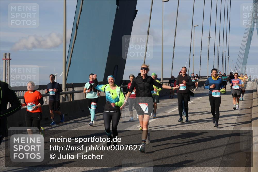 03.10.2025 - Köhlbrandbrückenlauf Julia Fischer http://msf.ph/oto/9007627 03.10.2025 10:00:35 Position 2 11 meine-sportfotos.de