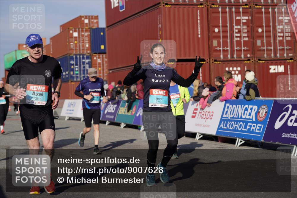 03.10.2025 - Köhlbrandbrückenlauf Michael Burmester http://msf.ph/oto/9007628 03.10.2025 10:09:11 Ziel 1163, 1250, 1369, 1391, 1419, 1478, 1507, 1600, 2450, 2677, 3006, 3010, 3743 meine-sportfotos.de
