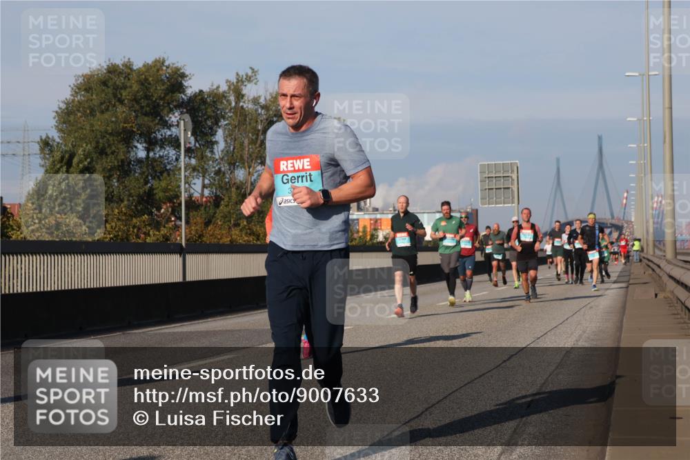 03.10.2025 - Köhlbrandbrückenlauf Luisa Fischer http://msf.ph/oto/9007633 03.10.2025 10:49:24 Position 3  meine-sportfotos.de