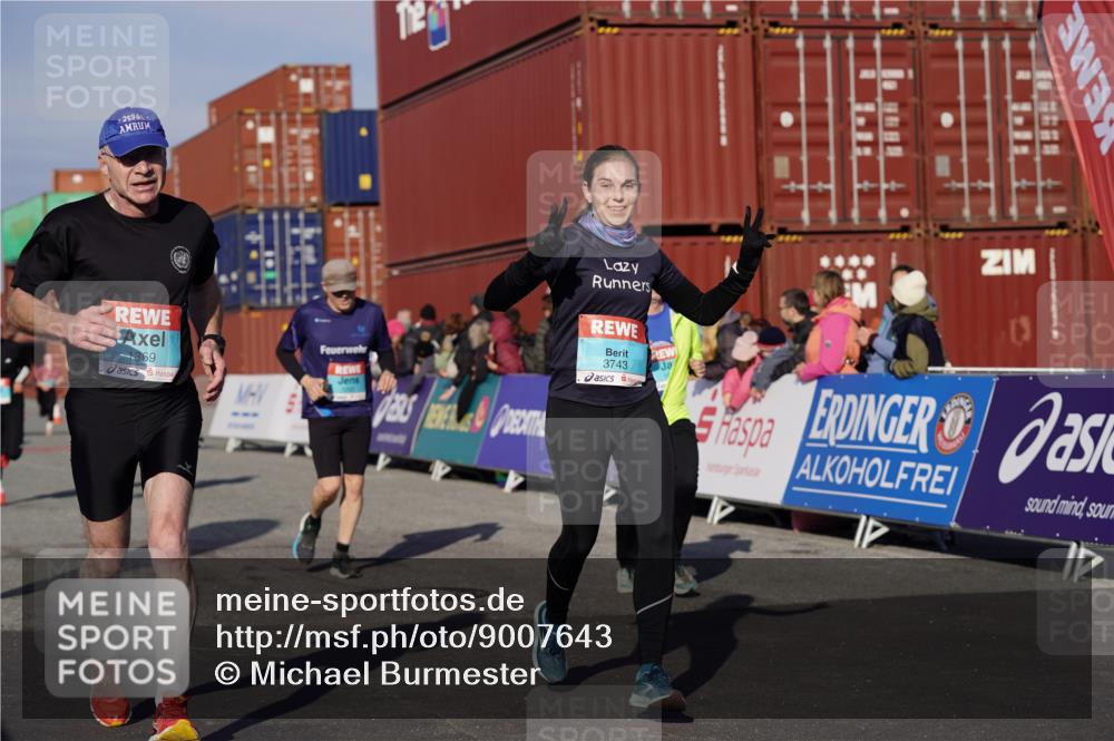 03.10.2025 - Köhlbrandbrückenlauf Michael Burmester http://msf.ph/oto/9007643 03.10.2025 10:09:11 Ziel 1163, 1250, 1369, 1391, 1419, 1478, 1507, 1600, 2450, 2677, 3006, 3010, 3743 meine-sportfotos.de