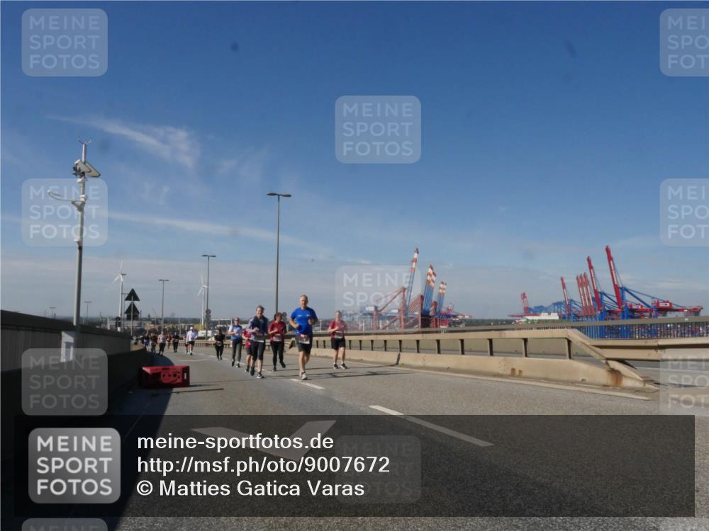 03.10.2025 - Köhlbrandbrückenlauf Matties Gatica Varas http://msf.ph/oto/9007672 03.10.2025 13:03:17 Position 2  meine-sportfotos.de