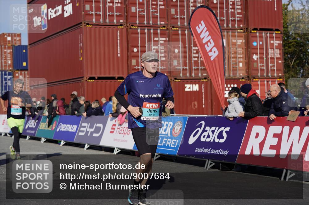 03.10.2025 - Köhlbrandbrückenlauf Michael Burmester http://msf.ph/oto/9007684 03.10.2025 10:09:14 Ziel 1163, 1250, 1369, 1391, 1419, 1478, 1600, 1742, 1805, 2677, 3743 meine-sportfotos.de