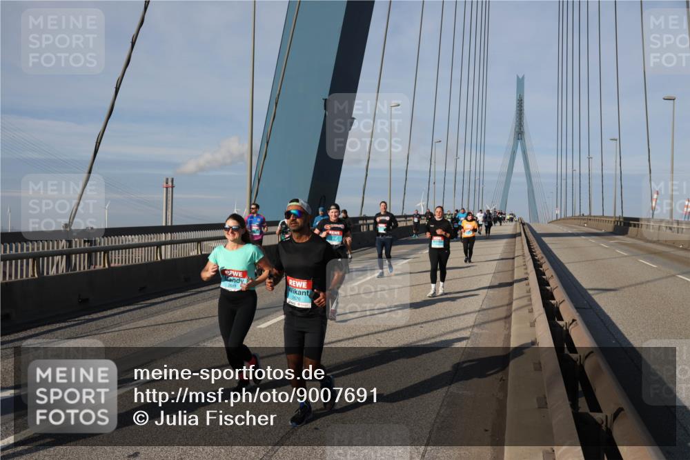 03.10.2025 - Köhlbrandbrückenlauf Julia Fischer http://msf.ph/oto/9007691 03.10.2025 10:00:47 Position 2 2676 meine-sportfotos.de
