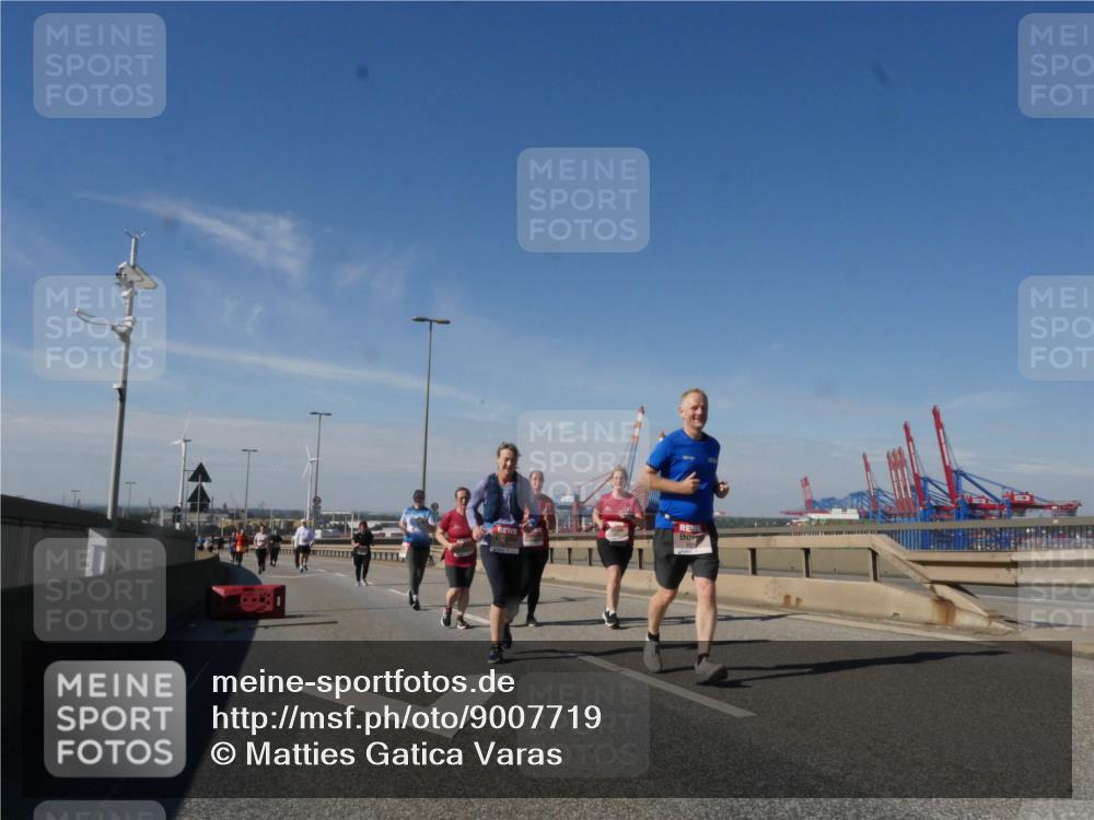03.10.2025 - Köhlbrandbrückenlauf Matties Gatica Varas http://msf.ph/oto/9007719 03.10.2025 13:03:20 Position 2  meine-sportfotos.de