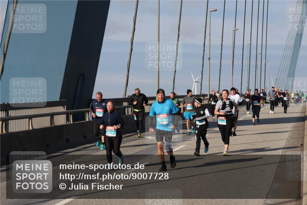 03.10.2025 - Köhlbrandbrückenlauf Julia Fischer http://msf.ph/oto/9007728 03.10.2025 10:00:55 Position 2 2375, 3393 meine-sportfotos.de