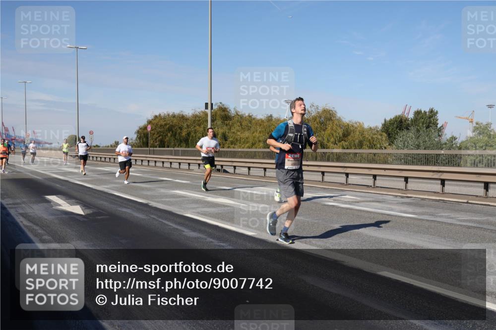 03.10.2025 - Köhlbrandbrückenlauf Julia Fischer http://msf.ph/oto/9007742 03.10.2025 12:48:22 Position 3  meine-sportfotos.de