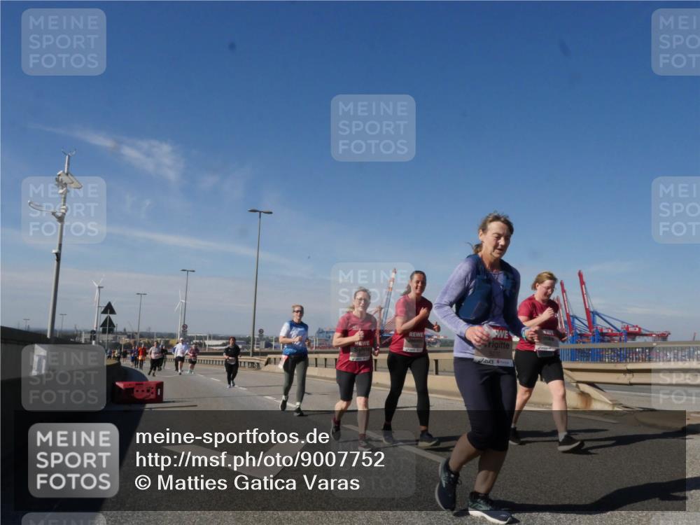 03.10.2025 - Köhlbrandbrückenlauf Matties Gatica Varas http://msf.ph/oto/9007752 03.10.2025 13:03:22 Position 2 5270 meine-sportfotos.de