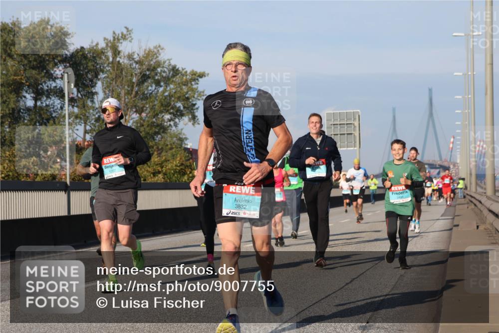 03.10.2025 - Köhlbrandbrückenlauf Luisa Fischer http://msf.ph/oto/9007755 03.10.2025 10:49:33 Position 3 1207, 3832, 3498 meine-sportfotos.de