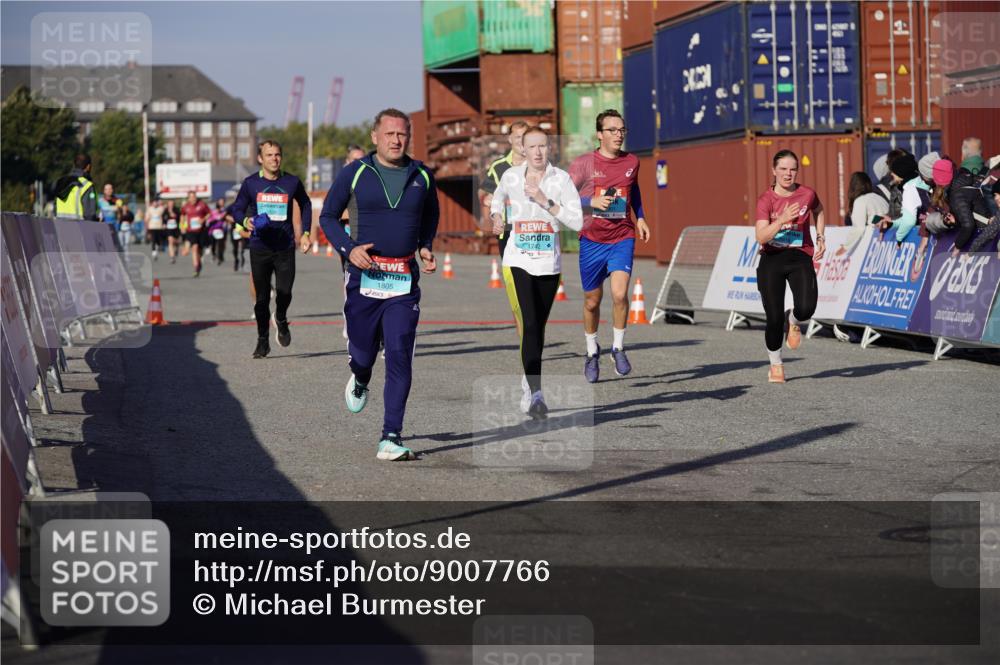 03.10.2025 - Köhlbrandbrückenlauf Michael Burmester http://msf.ph/oto/9007766 03.10.2025 10:09:17 Ziel 1163, 1201, 1250, 1464, 1478, 1558, 1600, 1742, 1805, 1818, 1901, 3641 meine-sportfotos.de