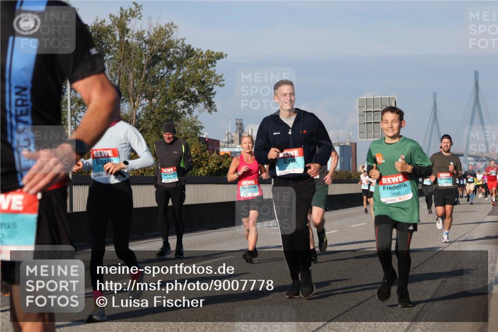 03.10.2025 - Köhlbrandbrückenlauf Luisa Fischer http://msf.ph/oto/9007778 03.10.2025 10:49:35 Position 3 2, 32, 3301, 216, 3498, 088 meine-sportfotos.de