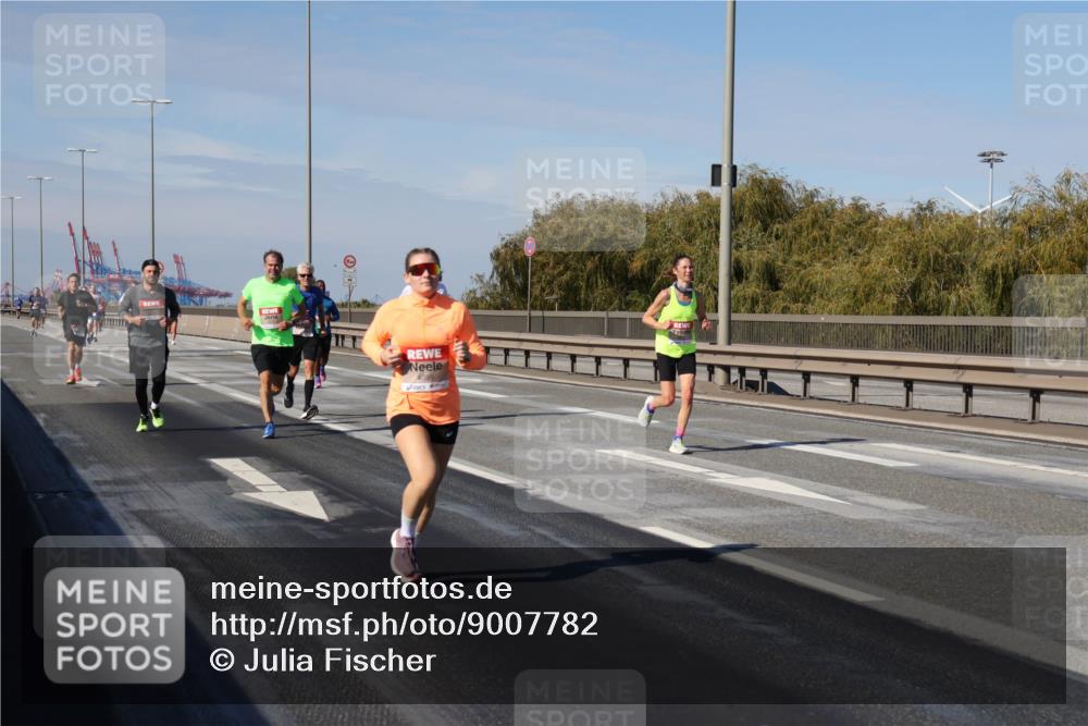 03.10.2025 - Köhlbrandbrückenlauf Julia Fischer http://msf.ph/oto/9007782 03.10.2025 12:48:29 Position 3 4095 meine-sportfotos.de