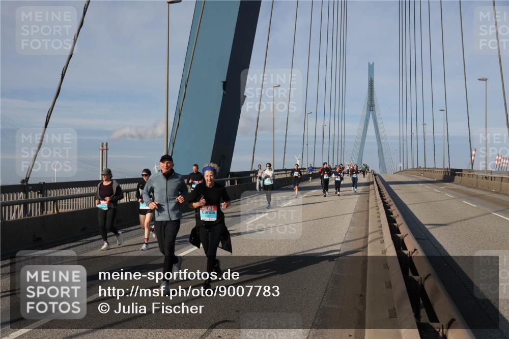 03.10.2025 - Köhlbrandbrückenlauf Julia Fischer http://msf.ph/oto/9007783 03.10.2025 10:01:14 Position 2  meine-sportfotos.de