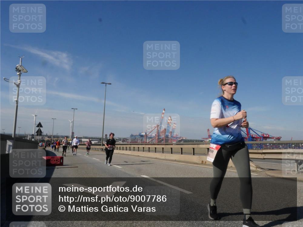 03.10.2025 - Köhlbrandbrückenlauf Matties Gatica Varas http://msf.ph/oto/9007786 03.10.2025 13:03:25 Position 2  meine-sportfotos.de