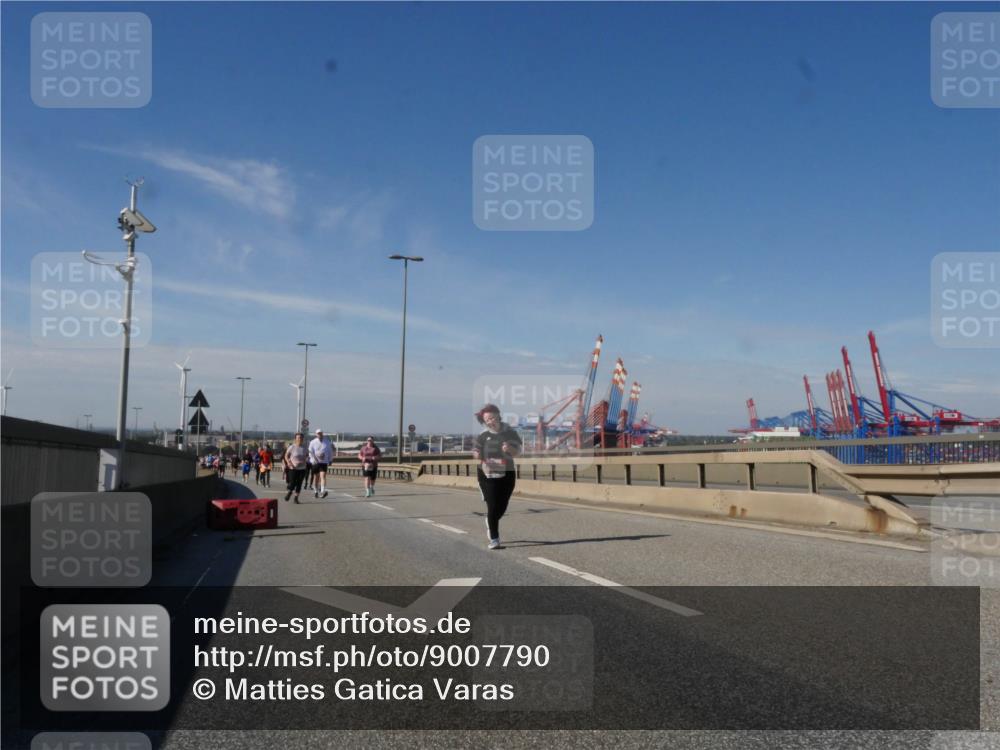 03.10.2025 - Köhlbrandbrückenlauf Matties Gatica Varas http://msf.ph/oto/9007790 03.10.2025 13:03:27 Position 2  meine-sportfotos.de