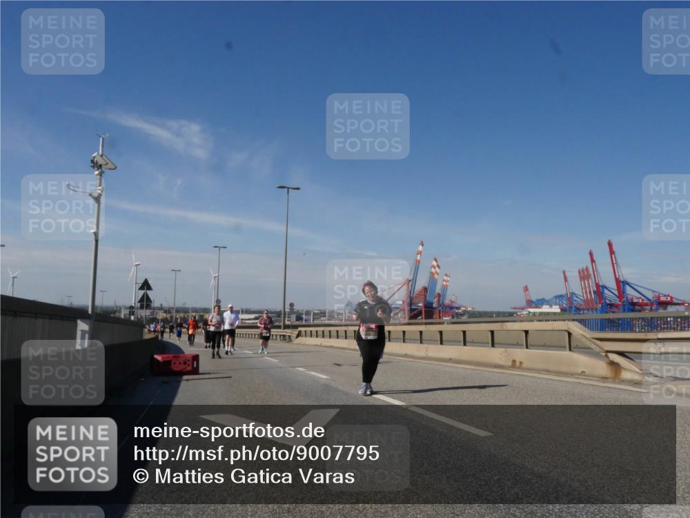 03.10.2025 - Köhlbrandbrückenlauf Matties Gatica Varas http://msf.ph/oto/9007795 03.10.2025 13:03:27 Position 2  meine-sportfotos.de