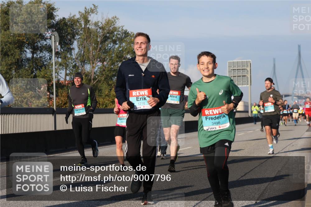 03.10.2025 - Köhlbrandbrückenlauf Luisa Fischer http://msf.ph/oto/9007796 03.10.2025 10:49:36 Position 3 3301, 3251, 1216, 3659, 3498 meine-sportfotos.de