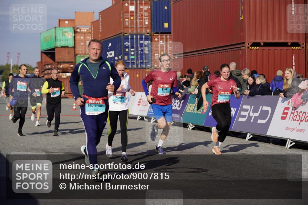 03.10.2025 - Köhlbrandbrückenlauf Michael Burmester http://msf.ph/oto/9007815 03.10.2025 10:09:19 Ziel 1163, 1201, 1464, 1478, 1558, 1742, 1805, 1818, 1901, 3387, 3641 meine-sportfotos.de