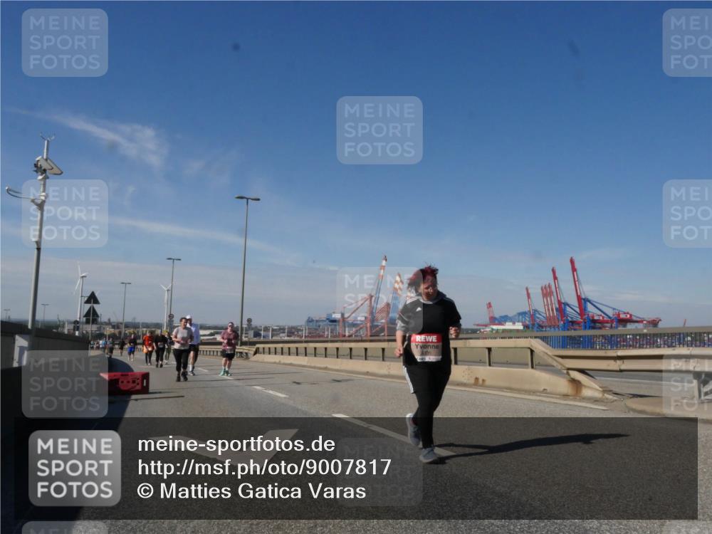 03.10.2025 - Köhlbrandbrückenlauf Matties Gatica Varas http://msf.ph/oto/9007817 03.10.2025 13:03:29 Position 2 335 meine-sportfotos.de