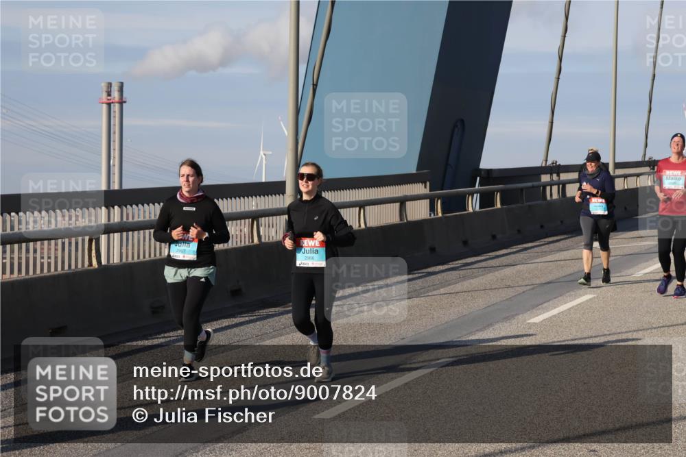03.10.2025 - Köhlbrandbrückenlauf Julia Fischer http://msf.ph/oto/9007824 03.10.2025 10:01:35 Position 2 2967, 2966 meine-sportfotos.de