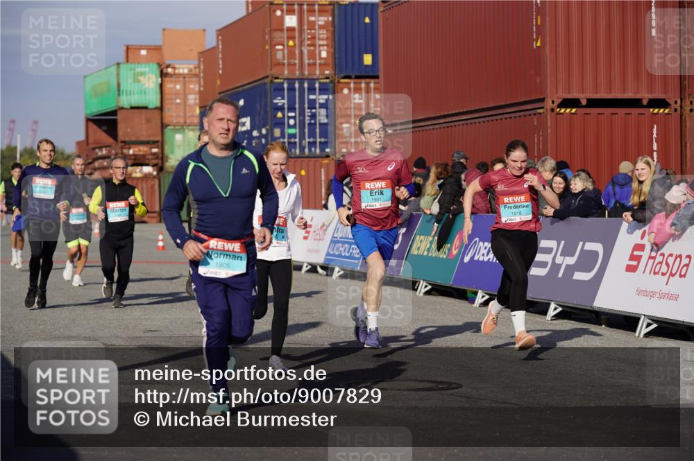 03.10.2025 - Köhlbrandbrückenlauf Michael Burmester http://msf.ph/oto/9007829 03.10.2025 10:09:19 Ziel 1163, 1201, 1464, 1478, 1558, 1742, 1805, 1818, 1901, 3387, 3641 meine-sportfotos.de