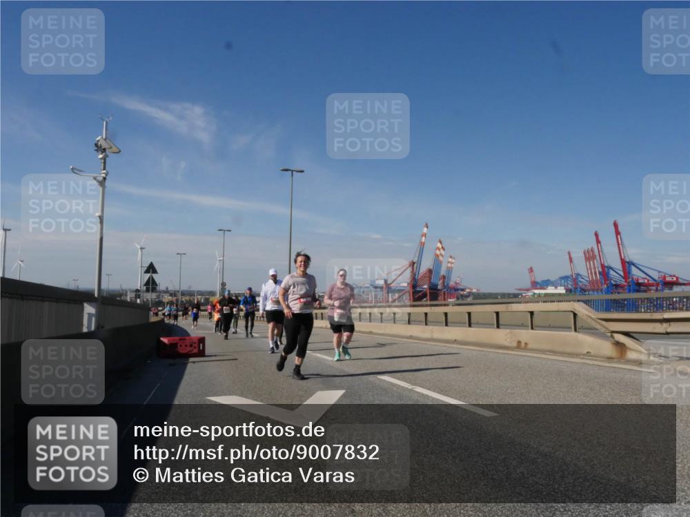 03.10.2025 - Köhlbrandbrückenlauf Matties Gatica Varas http://msf.ph/oto/9007832 03.10.2025 13:03:33 Position 2  meine-sportfotos.de