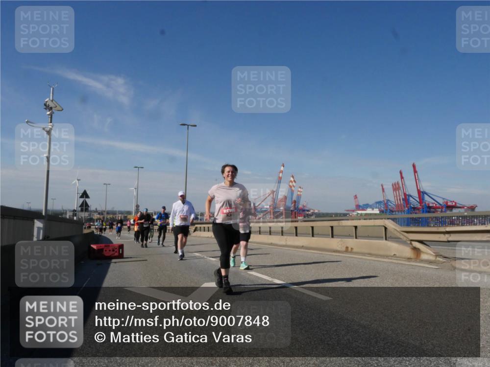 03.10.2025 - Köhlbrandbrückenlauf Matties Gatica Varas http://msf.ph/oto/9007848 03.10.2025 13:03:34 Position 2  meine-sportfotos.de