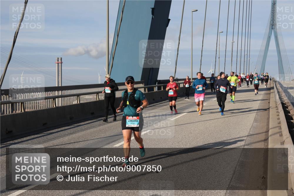 03.10.2025 - Köhlbrandbrückenlauf Julia Fischer http://msf.ph/oto/9007850 03.10.2025 10:01:41 Position 2 2830 meine-sportfotos.de
