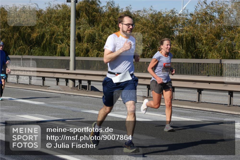03.10.2025 - Köhlbrandbrückenlauf Julia Fischer http://msf.ph/oto/9007864 03.10.2025 12:48:44 Position 3 4162 meine-sportfotos.de