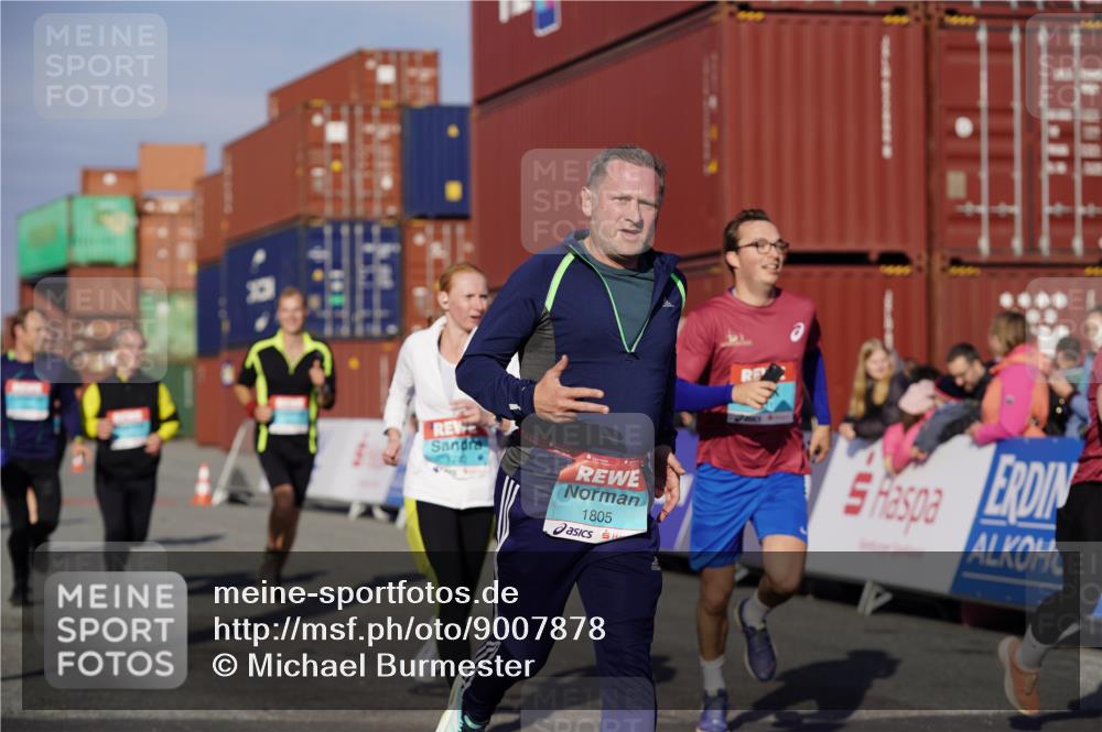 03.10.2025 - Köhlbrandbrückenlauf Michael Burmester http://msf.ph/oto/9007878 03.10.2025 10:09:20 Ziel 1163, 1201, 1464, 1478, 1558, 1742, 1805, 1818, 1901, 3387, 3641 meine-sportfotos.de