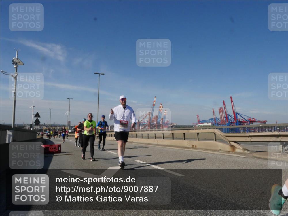 03.10.2025 - Köhlbrandbrückenlauf Matties Gatica Varas http://msf.ph/oto/9007887 03.10.2025 13:03:36 Position 2  meine-sportfotos.de