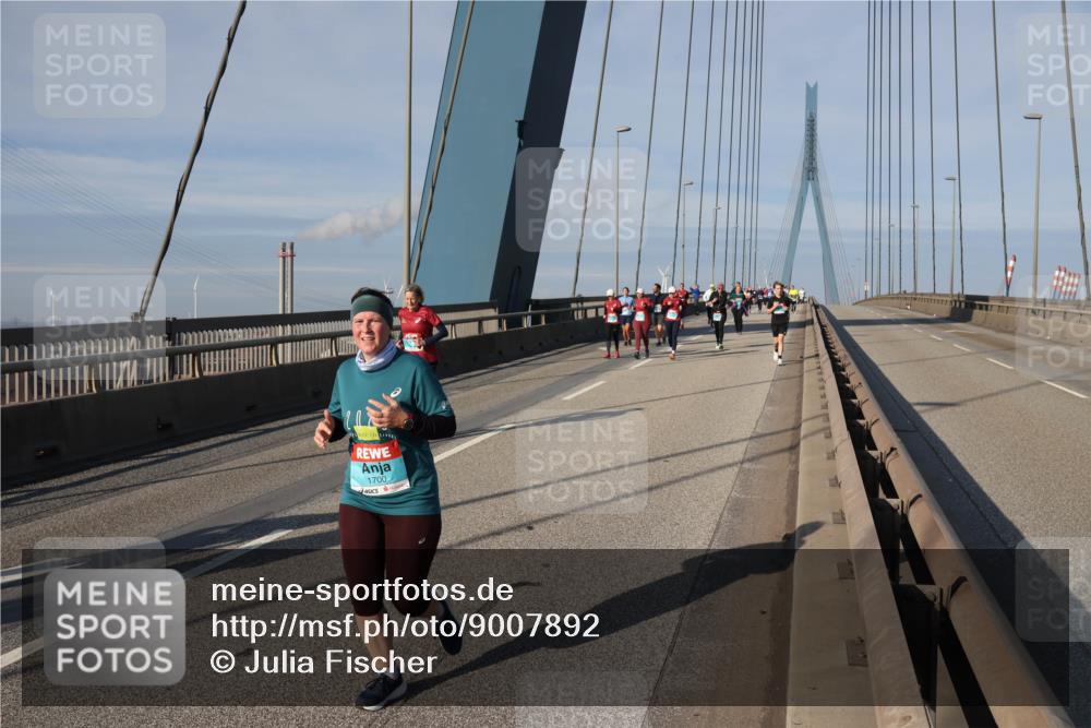 03.10.2025 - Köhlbrandbrückenlauf Julia Fischer http://msf.ph/oto/9007892 03.10.2025 10:01:53 Position 2 1700 meine-sportfotos.de