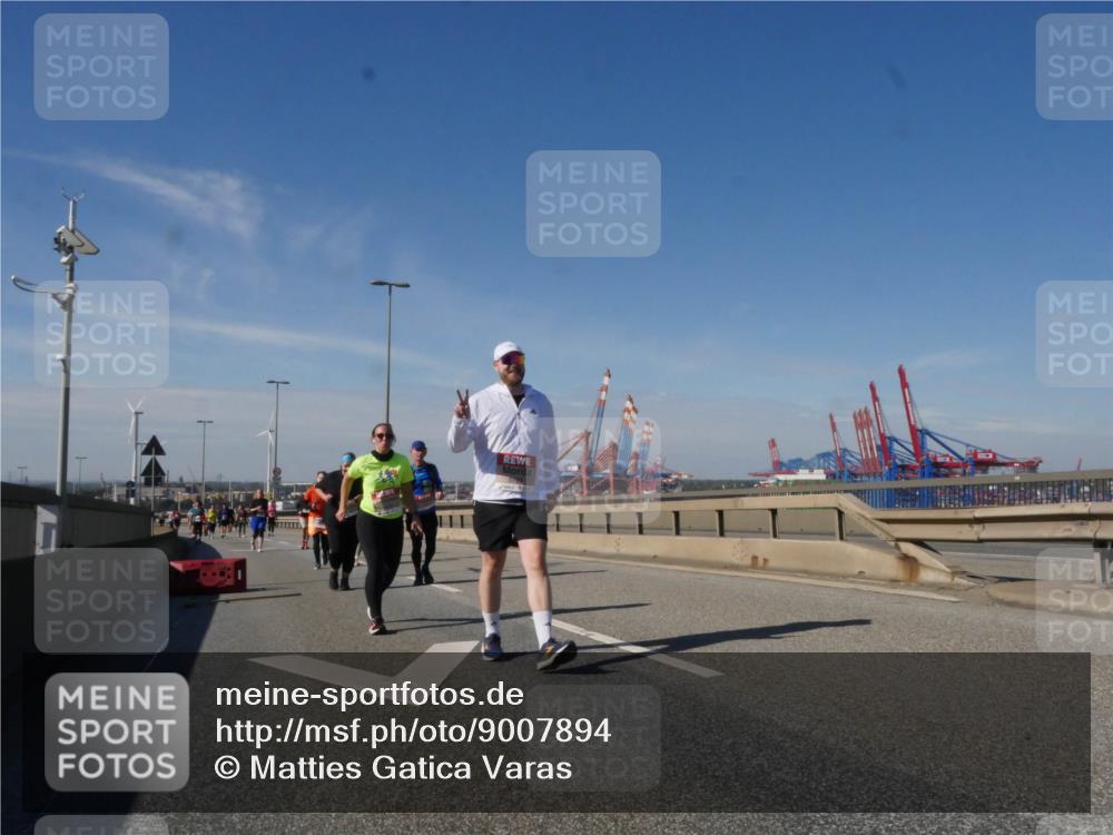 03.10.2025 - Köhlbrandbrückenlauf Matties Gatica Varas http://msf.ph/oto/9007894 03.10.2025 13:03:37 Position 2  meine-sportfotos.de